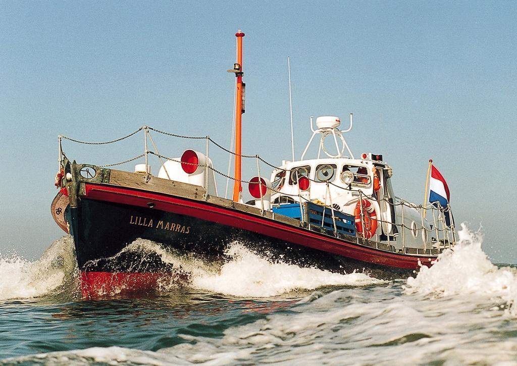 Reddingsboot Harlingen Boat Hotel Exterior foto